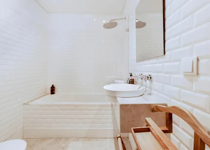 Colosseum Building - Theta Apartment *